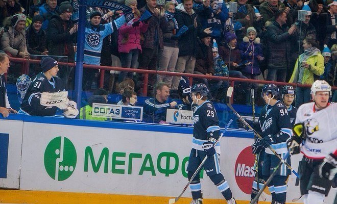Хоккейная «Сибирь» начала год с победы над «Трактором»